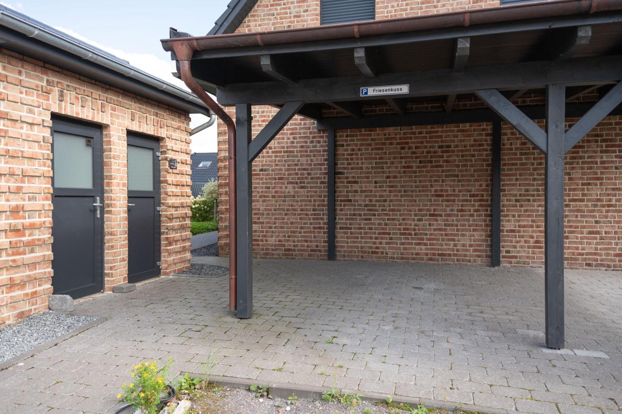 Villa Haus Friesenkuss Mit Hund Schillig Exterior foto